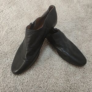 Frye Ladies Black Leather Booties Size 8
